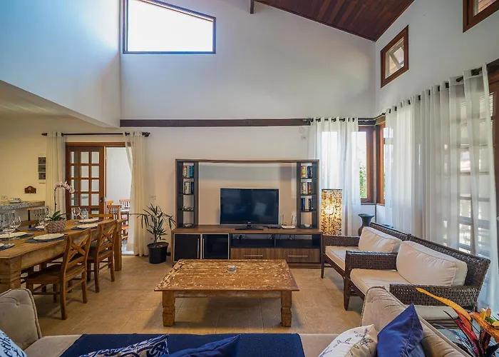 Casa ampla 4 suítes em condomínio alto padrão